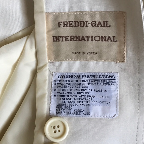 •sold• Classic Vintage Trench Coat in Cream - Picture 6 of 6